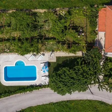 Sunflower House With A Pool Villa *