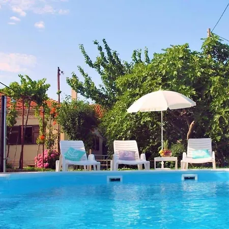 Sunflower House With A Pool Villa