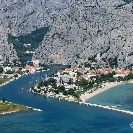 Sunflower House With A Pool Omis