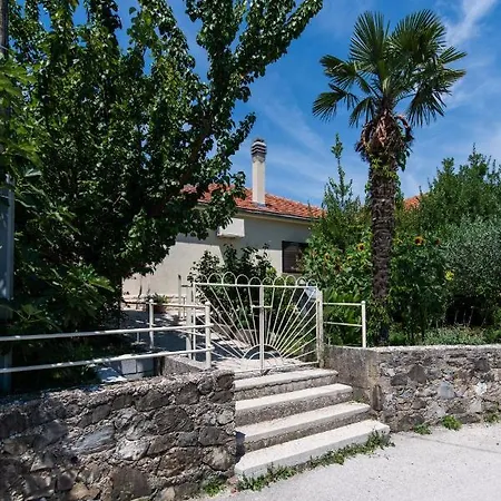 Sunflower House With A Pool Villa