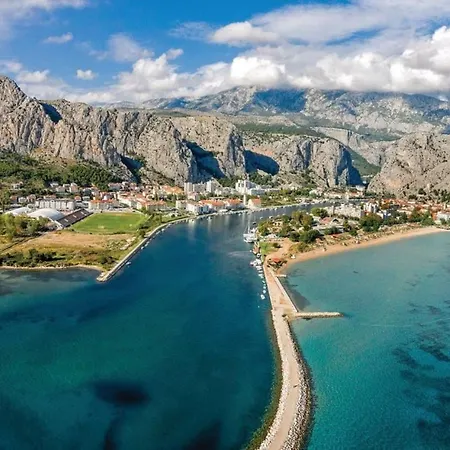 Sunflower House With A Pool Omis